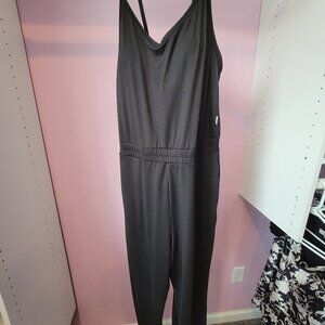 Vuori Black Jumper.  Size Small.  Like New.  Built-in Bra.  Comfy!